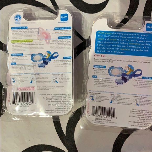 Two pacifiers and two clips - Picture 4 of 4
